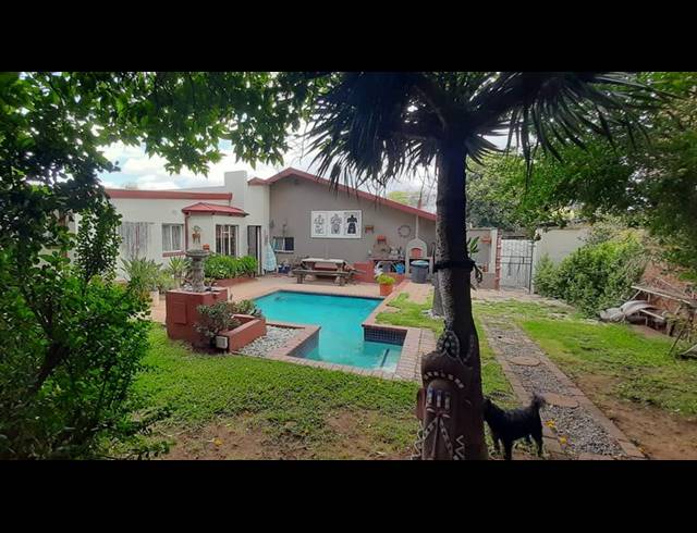 6 BEDROOM HOUSE FOR SALE IN CAPITAL PARK